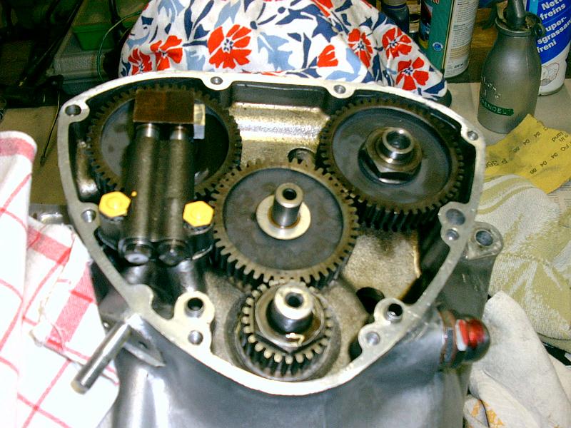 PICT0001_1.JPG - steering wheels and oil pump