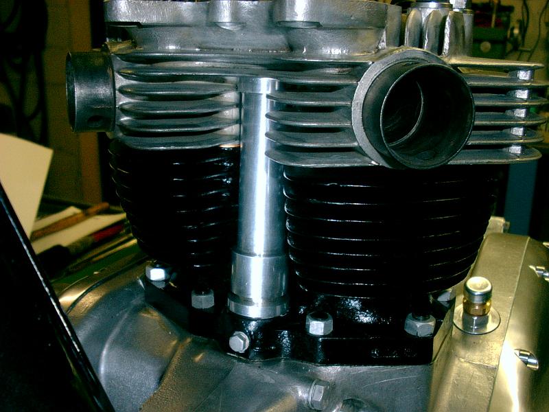 PICT0004_5.JPG - cylinder head and mounted thrust tunnel