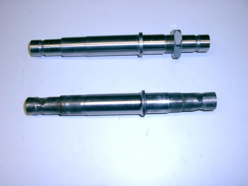 PICT0005_3.JPG - new front wheel shaft