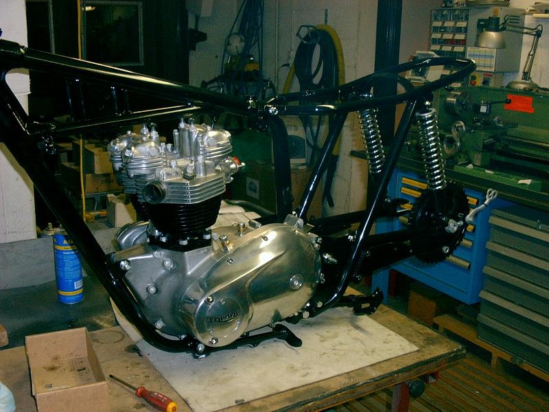 PICT0006.JPG - engine insatlled in the frame