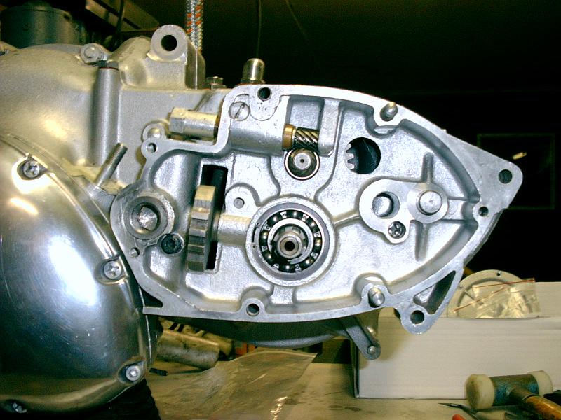 PICT0006_2.JPG - gearbox mounted
